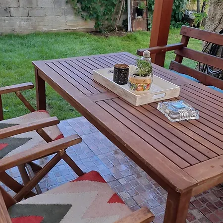 La Maisonette, Center *