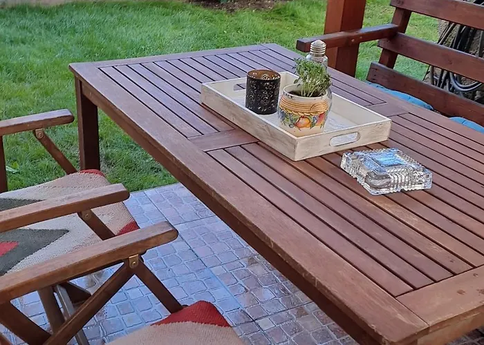 La Maisonette, Center *