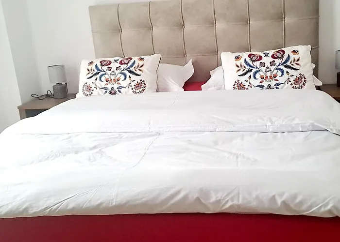 La Maisonette, Center * פלורינה